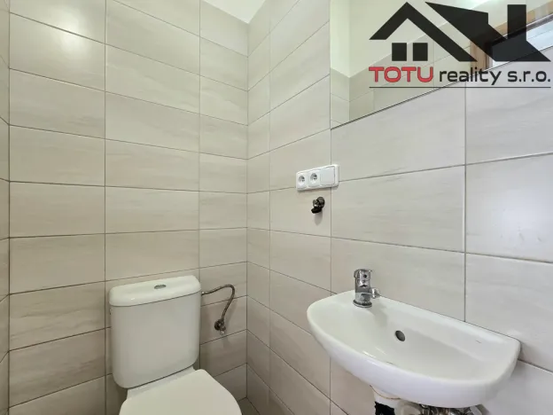 Pronájem bytu 1+kk, Náchod, U Zastávky, 17 m2