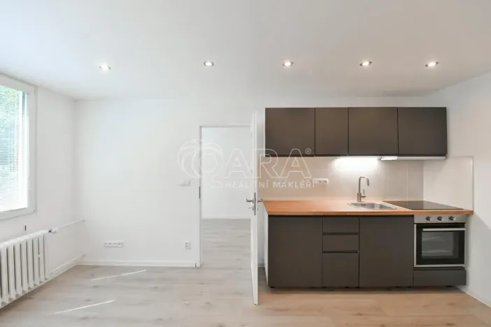 Prodej bytu 2+kk, Praha - Krč, Hurbanova, 39 m2
