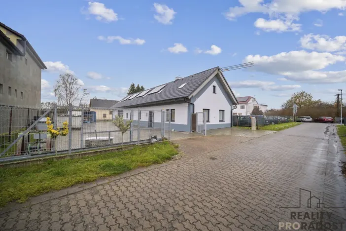 Pronájem skladu, Pardubice, V Uličce, 174 m2