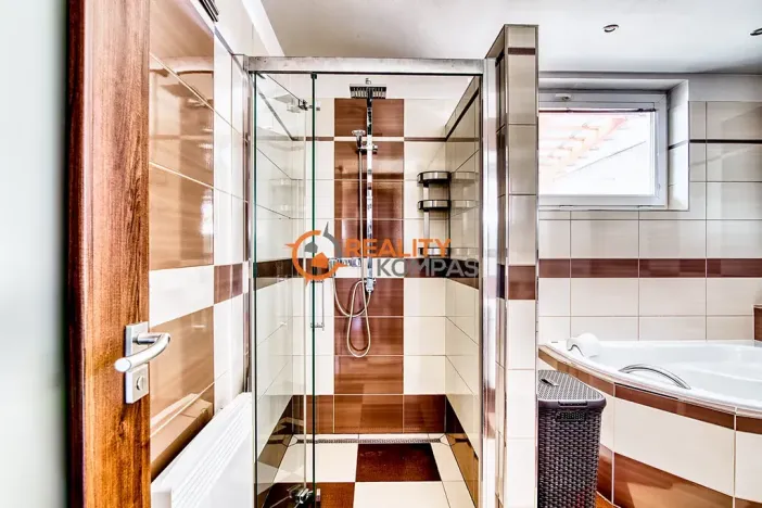 Prodej rodinného domu, Hovorany, 220 m2