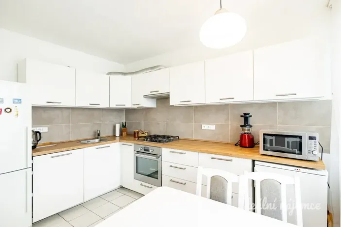 Pronájem bytu 3+1, Praha - Prosek, Jablonecká, 78 m2