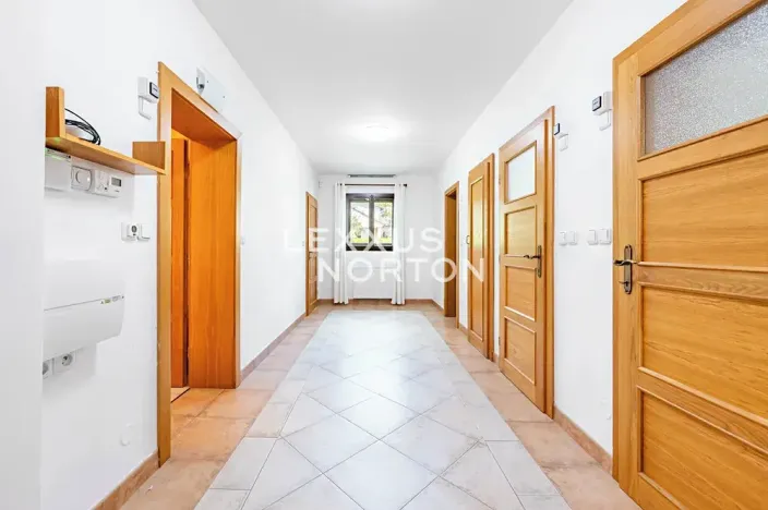 Pronájem rodinného domu, Praha - Nebušice, Hornofova, 230 m2