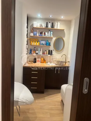 Prodej obchodního prostoru, Praha - Prosek, Veltruská, 22 m2