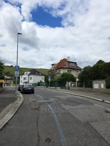 Prodej vícegeneračního domu, Praha - Hlubočepy, V násypu, 430 m2