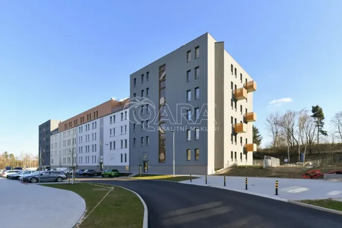Pronájem garážového stání, Benešov, Suchánkova, 16 m2