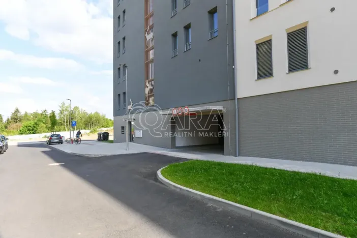 Pronájem garážového stání, Benešov, Suchánkova, 16 m2