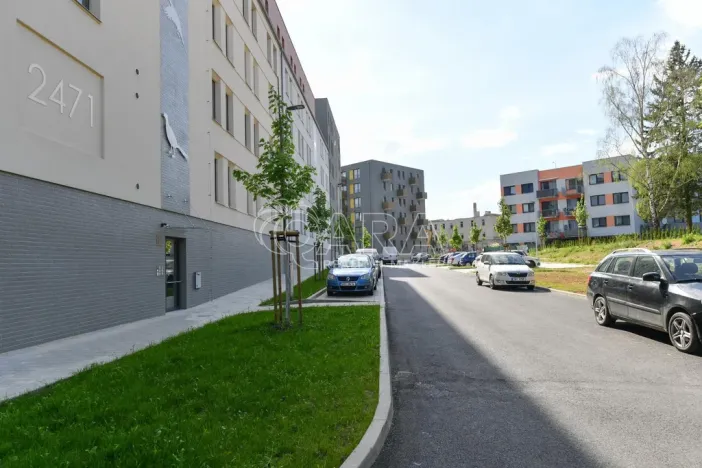 Pronájem garážového stání, Benešov, Suchánkova, 16 m2