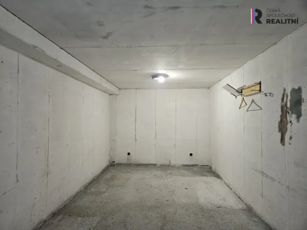 Pronájem garáže, Praha - Kyje, Manželů Dostálových, 18 m2