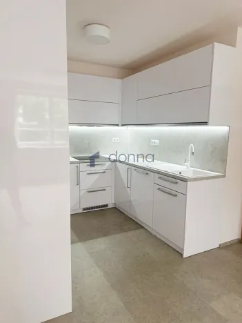 Pronájem bytu 2+kk, Praha, Křižíkova, 53 m2