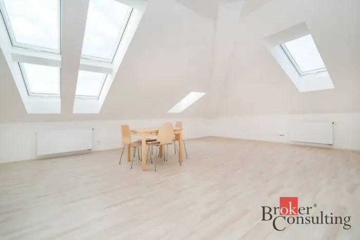 Pronájem bytu 2+kk, Kladno - Kročehlavy, Generála Selnera, 66 m2