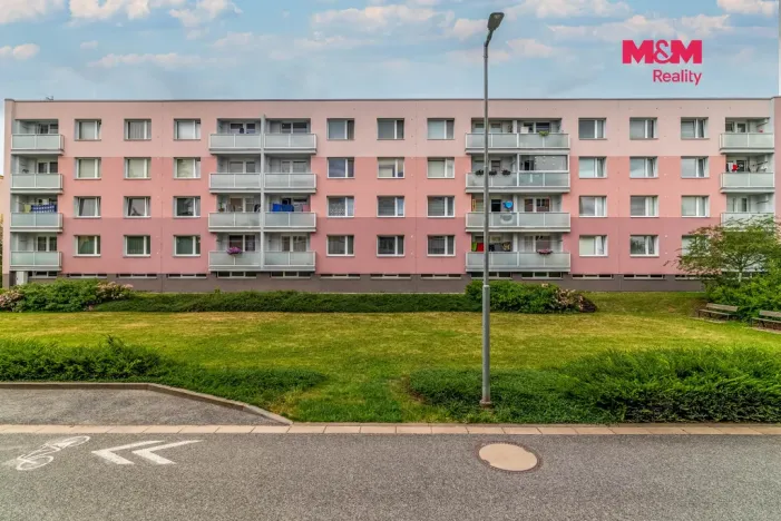 Prodej bytu 2+1, Hostinné, Sídliště, 68 m2