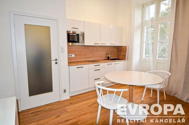 Pronájem bytu 1+kk, Praha, Peckova, 36 m2