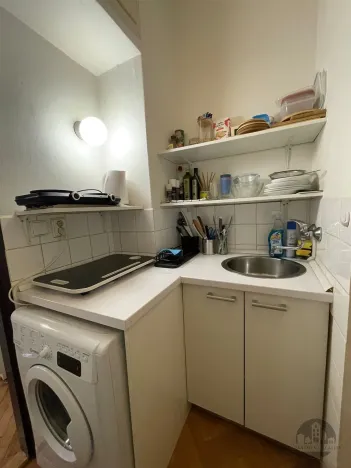 Pronájem bytu 1+kk, Praha - Karlín, Křižíkova, 35 m2