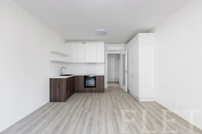 Pronájem bytu 1+kk, Praha - Hloubětín, Poděbradská, 33 m2