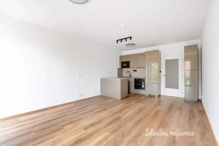 Pronájem bytu 1+kk, Praha - Čakovice, Danielova, 36 m2