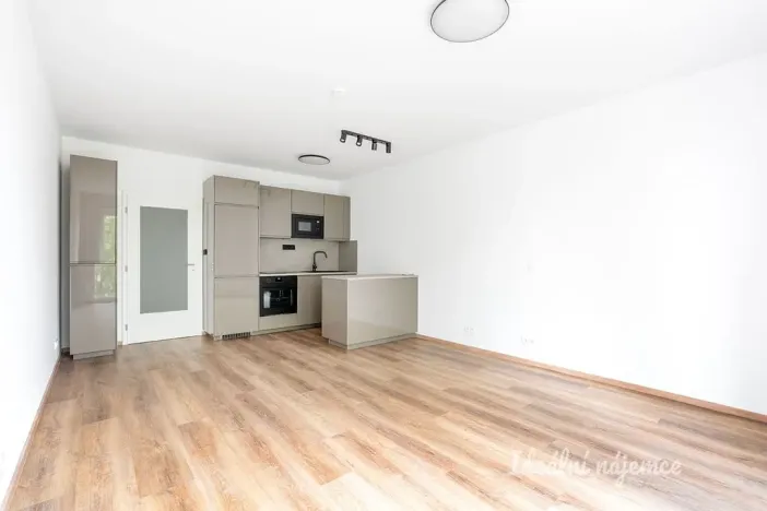 Pronájem bytu 1+kk, Praha - Čakovice, Danielova, 32 m2