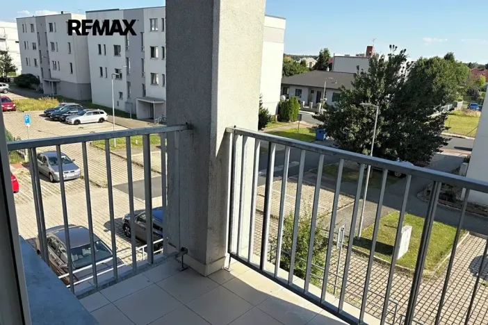 Pronájem bytu 1+kk, Velký Osek, U hřiště, 38 m2