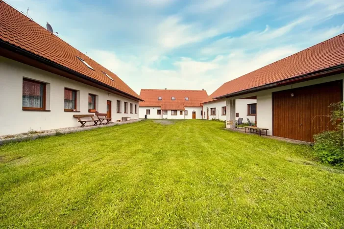 Prodej rodinného domu, Čmelíny, 450 m2