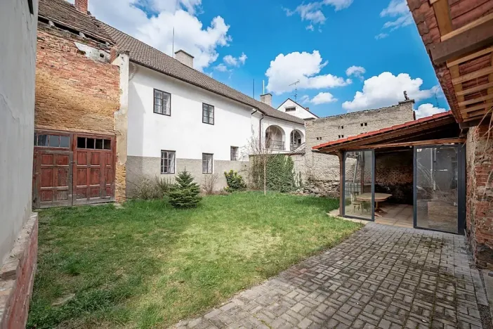 Prodej činžovního domu, Švihov, nám. T. G. Masaryka, 240 m2