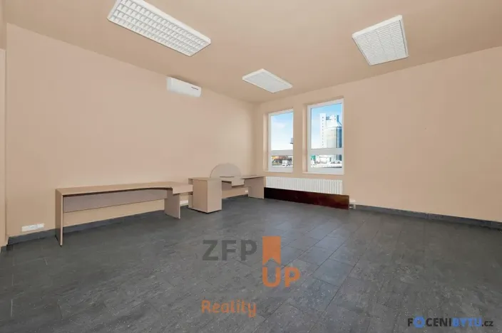 Prodej obchodního prostoru, Hodonín, Velkomoravská, 702 m2
