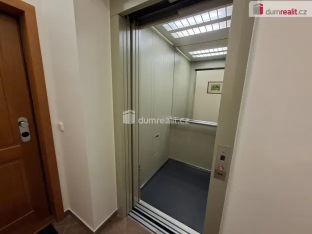 Pronájem bytu 1+kk, Praha - Břevnov, Na Petynce, 40 m2