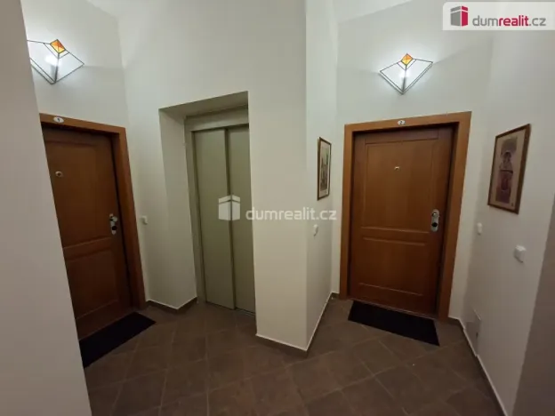 Pronájem bytu 1+kk, Praha - Břevnov, Na Petynce, 40 m2