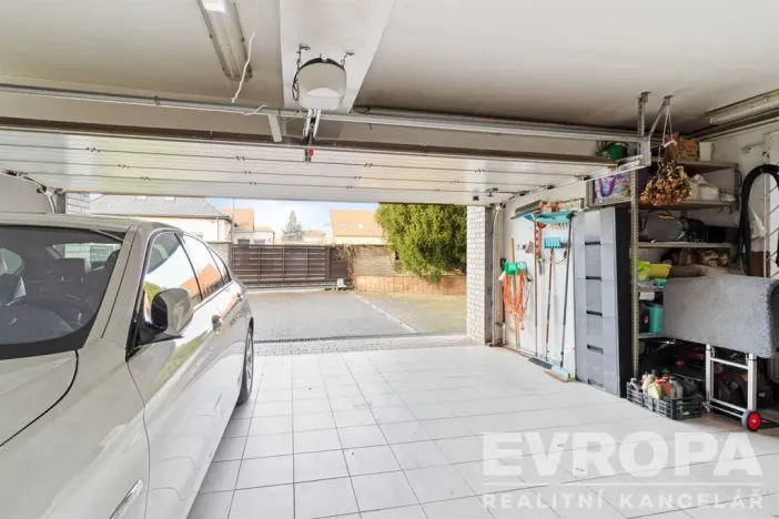 Prodej komerční nemovitosti, Praha - Suchdol, Armádní, 400 m2