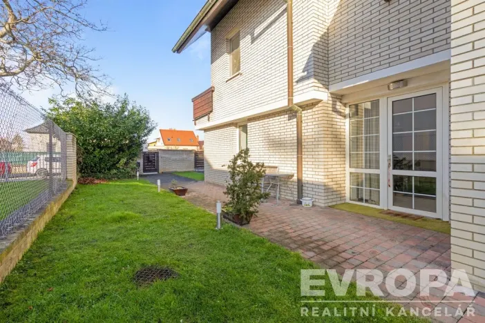 Prodej komerční nemovitosti, Praha - Suchdol, Armádní, 400 m2