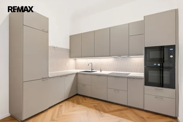 Prodej bytu 2+1, Praha - Karlín, Pernerova, 69 m2