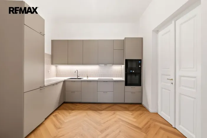 Prodej bytu 2+1, Praha - Karlín, Pernerova, 69 m2