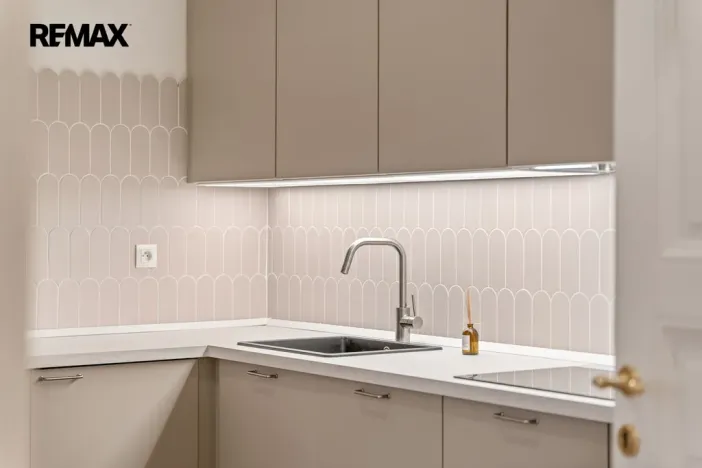 Prodej bytu 2+1, Praha - Karlín, Pernerova, 69 m2