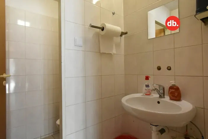Pronájem komerční nemovitosti, Karlovy Vary, náměstí Republiky, 16 m2