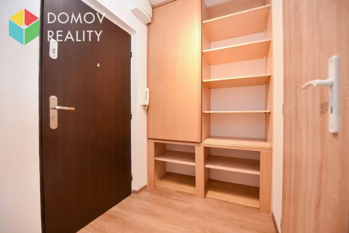 Pronájem bytu 1+kk, Králův Dvůr, Nad Stadionem, 29 m2