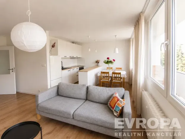 Prodej bytu 3+kk, Praha - Karlín, U Sluncové, 66 m2