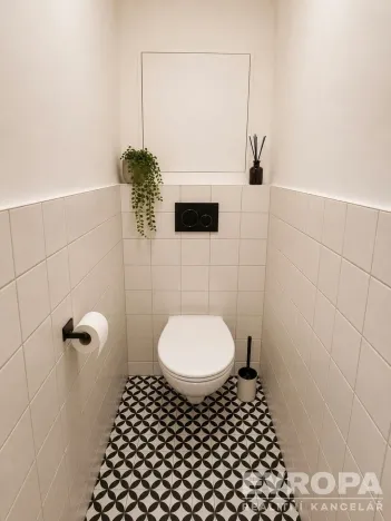 Prodej bytu 3+kk, Praha - Karlín, U Sluncové, 66 m2