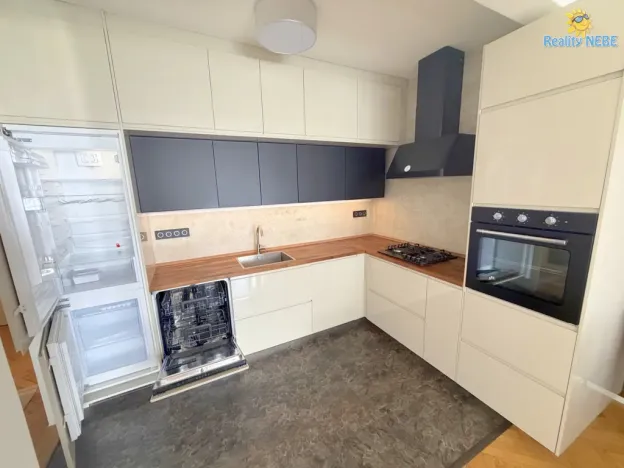 Pronájem bytu 2+kk, Praha - Holešovice, Komunardů, 61 m2