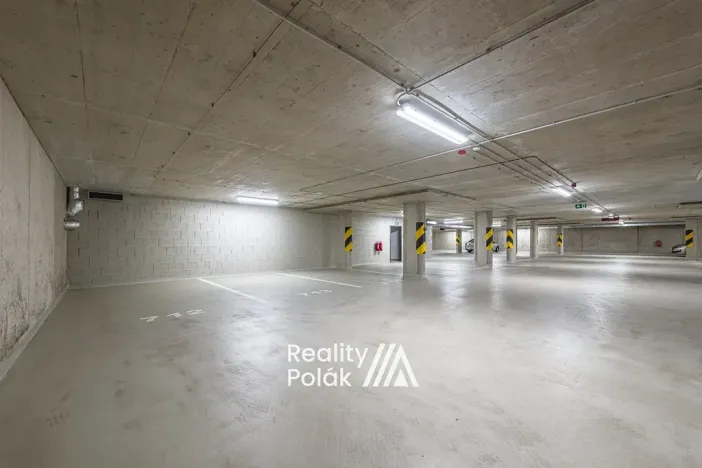 Pronájem garážového stání, Liberec, Tovární, 15 m2