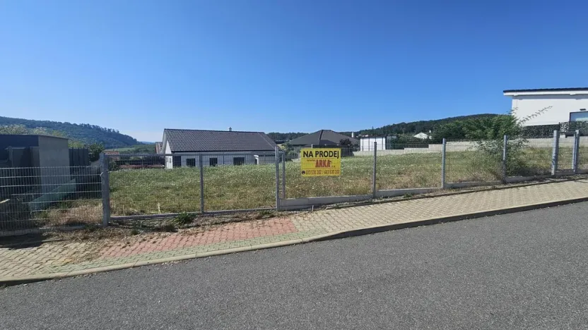 Prodej pozemku pro bydlení, Králův Dvůr - Křižatky, Na Vinohradech, 714 m2