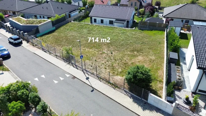 Prodej pozemku pro bydlení, Králův Dvůr - Křižatky, Na Vinohradech, 714 m2
