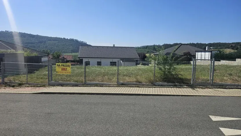 Prodej pozemku pro bydlení, Králův Dvůr - Křižatky, Na Vinohradech, 714 m2