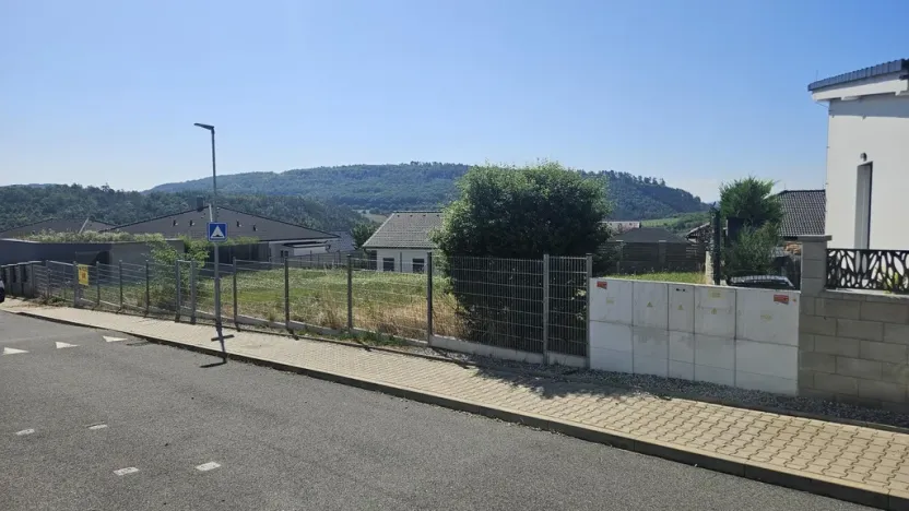 Prodej pozemku pro bydlení, Králův Dvůr - Křižatky, Na Vinohradech, 714 m2