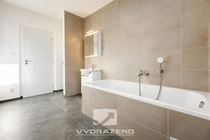 Prodej rodinného domu, Stará Paka - Ústí, 300 m2