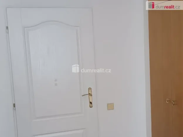 Pronájem atypického bytu, Praha - Modřany, K údolí, 12 m2