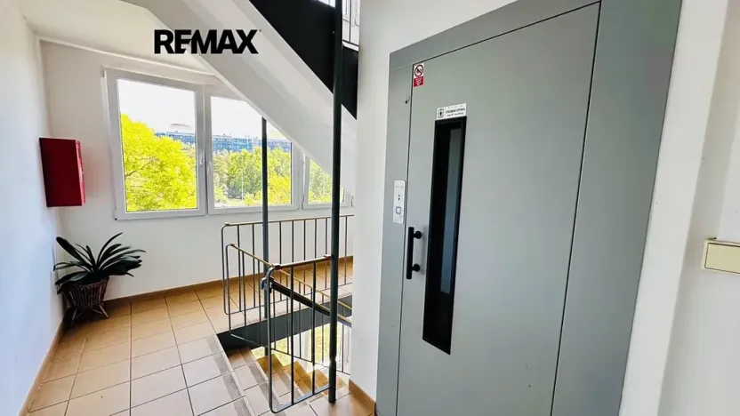 Pronájem bytu 3+1, Praha - Podolí, Kaplická, 55 m2
