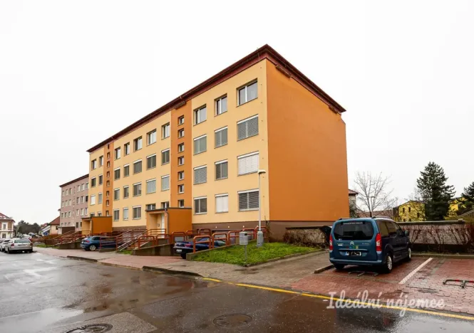 Pronájem bytu 4+1, Praha - Vinoř, Uherská, 86 m2