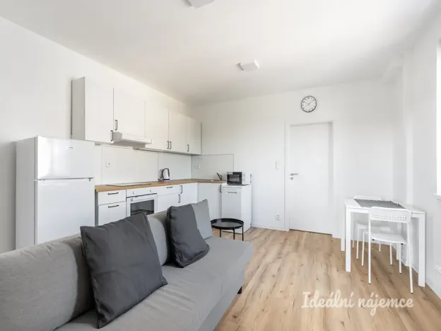 Pronájem bytu 2+kk, Praha - Kyje, Za černým mostem, 42 m2