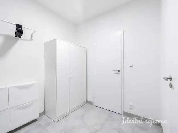 Pronájem bytu 2+kk, Praha - Kyje, Za černým mostem, 42 m2