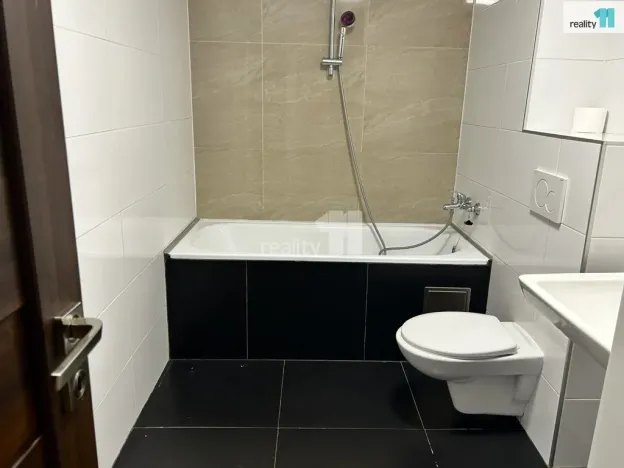 Pronájem bytu 3+kk, Praha - Hrdlořezy, Českobrodská, 75 m2