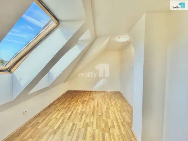 Pronájem bytu 3+kk, Praha - Hrdlořezy, Českobrodská, 75 m2