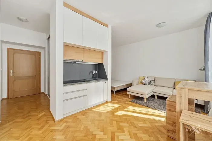 Pronájem bytu 1+kk, Praha - Smíchov, Mozartova, 35 m2